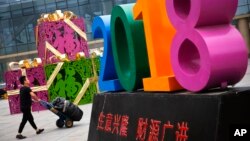 北京一位購物男士。(資料圖片)