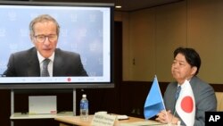 国际原子能机构总干事格罗西与日本外相林芳正进行视频通话。(2023年8月25日)