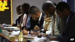 2013年8月6日津巴布韋股票交易所在政府宣布選舉結果之後，津巴布韋股價在星期一狂跌11%之後星期二又跌了2%。