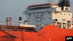 運輸船“方向永嘉（Lighthouse Winmore）”號在南韓麗水港外面（2017年12月29號）。