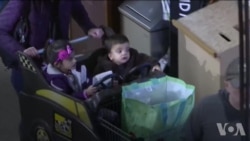 美国人为感恩节大餐做好准备