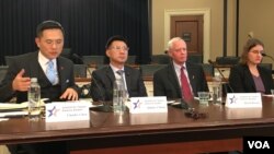 台美關係研究中心2018年12月4日在國會山舉行台灣地方選舉與美台關係座談會。右起：《外交家》雜誌主編、美中政策基金會研究員夏舒(Shannon Tiezzi)，美國約翰霍普金斯大學高等國際關係研究所客座教授卜道維(David Brown) ，國民黨立法院黨團總召集人、立委江啟臣。 (美國之音鍾辰芳拍攝)