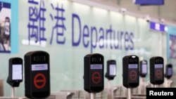 香港機場離境大堂的電子閘口