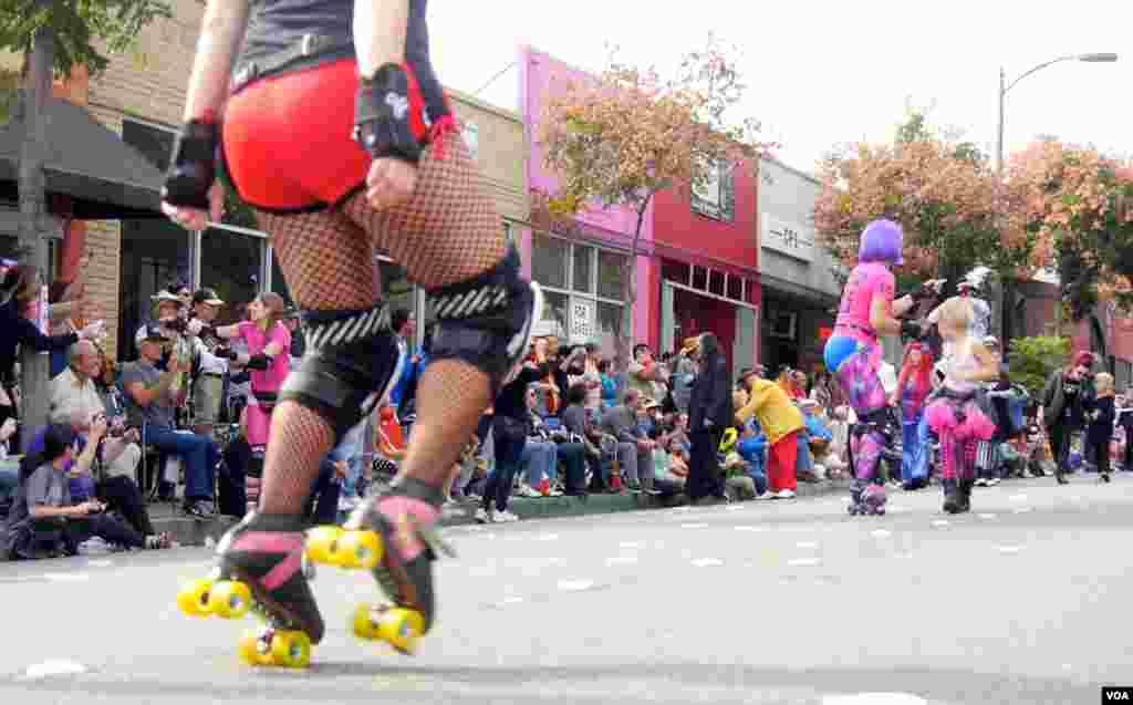 滑轮高手艳丽登场（美国之音国符拍摄）