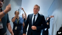 亨特·拜登的前商业伙伴德文·阿彻 (Devon Archer) 抵达国会山，于2023年7月31日在华盛顿向众议院监督委员会就共和党主导的对乔·拜登总统儿子的调查提供闭门证词。（美联社照片)