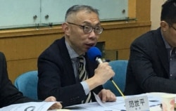 台灣師大教授范世平2019年12月17日在大選民調發佈會上 (美國之音齊勇明攝)