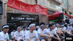 超過30位香港學聯成員舉行64小時絕食集會，喚起社會各界關注六四歷史(美國之音湯惠芸)