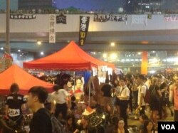 數萬港人冒酷暑連續第三天示威(美國之音海彥拍攝)