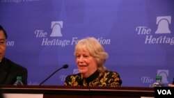 前美國在台協會執行理事施藍旗2015年3月20日在傳統基金會發表評論。（美國之音鍾辰芳拍攝）