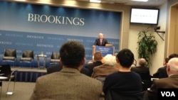 陆克文在华盛顿智库布鲁金斯学会桑顿中国中心(美国之音莉雅拍摄)