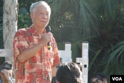 佔中發起人朱耀明牧師發表講話，引用墨西哥革命家Emiliano Zapata Salazar的名言「站著死也不要跪著活」（美國之音湯惠芸拍攝）