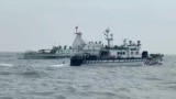 台湾海巡署一艘巡防艇(前)在金门附近限制水域与一艘中国海警船併航并进行广播驱离。(2024年12月27日，台湾海巡署提供)