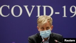 資料照片-世界衛生組織(WHO)的布魯斯·艾爾沃德(Bruce Aylward)出席世衛組織-中國Covid-19聯合任務的新聞發布會，介紹其對中國北京冠狀病毒爆發的調查情況。 (2020年2月24日)