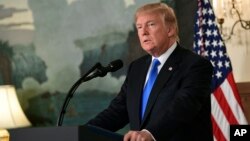 美國總統川普10月13日時對伊朗政策講話資料照。