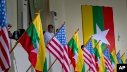 美國與緬甸國旗。資料照