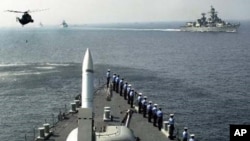 印度海軍戰艦在孟買對開的阿拉伯海進行演練(資料圖片)