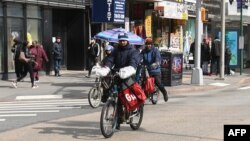 2020年3月16日紐約布魯克林的送餐自行車。