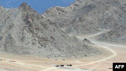 印度邊防戰士在山谷巡邏。 （2020年6月24日）