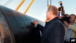 ປະທານາທິບໍດີ ວລາດີເມຍ ປູຕິນ ຢ້ຽມຢາມໂຄງການວາງທໍ່ສົ່ງແກັສ 