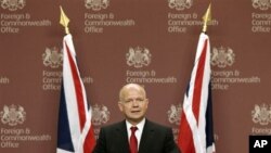 英國外交大臣黑格表示英國政府決定驅逐所有利比亞外交官﹐是基於利比亞反對派不斷提昇的合法性﹑能力以及與利比亞各地人民的成功接觸。