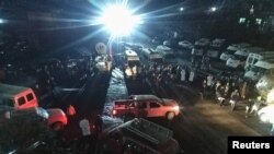 救援人员继续在重庆煤矿爆炸现场搜救。