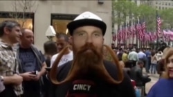 美国万花筒：纽约美髯公游行 参加者胡胡生风