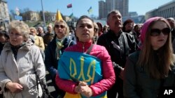 U.S. Defense Secretary Ash Carter (left) is greeted by Israeli Prime Minister Benjamin Netanyahu as he arrives at the prime minister&#39;s office in Jerusalem, July 21, 2015.