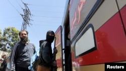 敘利亞反叛人員及其家人已經撤離霍姆斯市反叛武裝控制的最後一個地區。