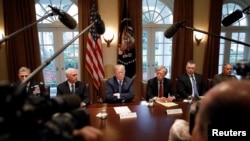 美國總統川普在白宮聽取美軍高級將領簡報 (資料圖片 )