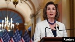 美国国会众议院议长南希·佩洛西在华盛顿国会山宣布美国总统特朗普任内滥用权力。(2019年12月5日)