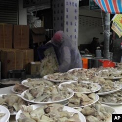 一盤盤的鵝肉準備上桌