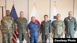 美国、韩国和日本军事指挥官2017年10月29日在夏威夷会面 （美国海军照片）