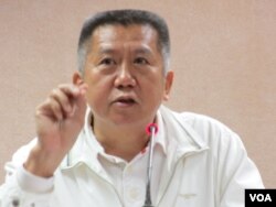 国民党立委杨应雄2013年3月25日在立法院质询(美国之音张永泰拍摄)