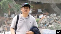 美國之音中文部駐北京記者張楠採訪汶川地震災