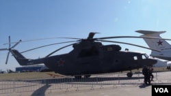 2015年莫斯科航展上的米-26直升机。(美国之音白桦拍摄) 