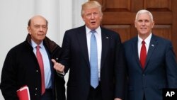 Справа налево: Майк Пенс, Дональд Трамп и Уилбур Росс. Бедминстер, штат Нью Джерси. 20 ноября 2016 г.