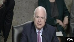 參議院軍事委員會主席共和黨麥凱恩主持聽證。（視頻截圖）