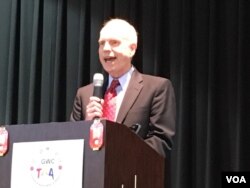 美国在台协会执行理事罗瑞智在华府台湾同乡会春节餐会中致词 (2017年1月20日，美国之音钟辰芳拍摄)