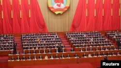 中國北京，中國國家主席習近平和其他官員在北京人民大會堂出席中國全國政協會議閉幕會。 (2025年3月10日)