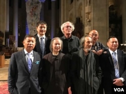 美國筆會和人道中國在紐約聖約翰大教堂舉行六四30週年紀念會 (美國之音方冰拍攝)