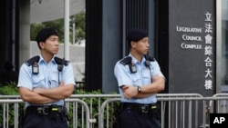 香港警察在立法會前值勤。