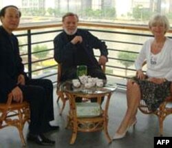 奈斯比特夫妇和中国官员