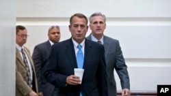 美國國會眾議院議長共和黨人約翰•貝納星期二對記者表示，共和黨人絕不會讓美國違約