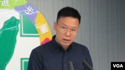 台灣太陽花學運領袖林飛帆2019年7月15日在民進黨中央記者會發表談話資料照。 （美國之音張永泰拍攝）