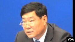 新疆自治区副主席史大刚2013年5月27日在北京举行的国新办新闻发布会上讲话。(美国之音东方拍摄)