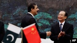 巴基斯坦總理吉拉尼(左)與中國總理溫家寶(右)雙方都表示讚揚的這次會談