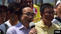 泛民立法會「飯盒會」召集人梁家傑表示，特首梁振英最近約見個別泛民議員是「搞分化」。(美國之音湯惠芸拍攝)