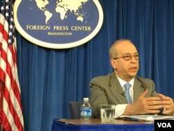 美助理国务卿拉塞尔 (美国之音莉雅拍摄)