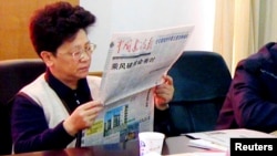 中国头号通缉犯杨秀珠2001年12月29日在浙江温州的一个会议上 （资料照片）