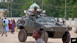 尼日利亚军队在迈杜古里市开斋节期间巡逻。（2013年8月8日资料照）